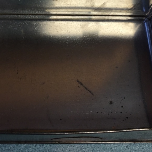 RILEY'S RUM and BUTTER TOFFEE TIN 1950'S COLLECTIBLE TIN - Picture 4 of 4